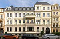 Mietshaus in geschlossener Bebauung mit Vorgarten