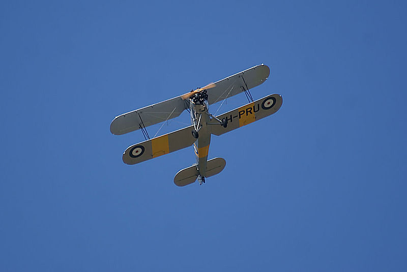 File:Avro 643 Cadet MkII Overhead Pass 02 15thAnny FOF 28Nov2010 (14444049219).jpg