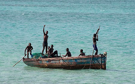 Fishermen in Memba Bay. Baixo Pinda.jpg