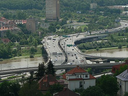 Движение в чехии. Чехия, Баррандов мост. Баррандовский мост. Прага дороги фото.