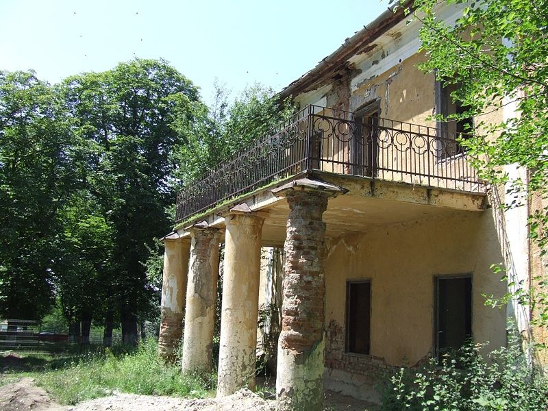 File:Beldy Castle in Geaca, Cluj County 1.JPG