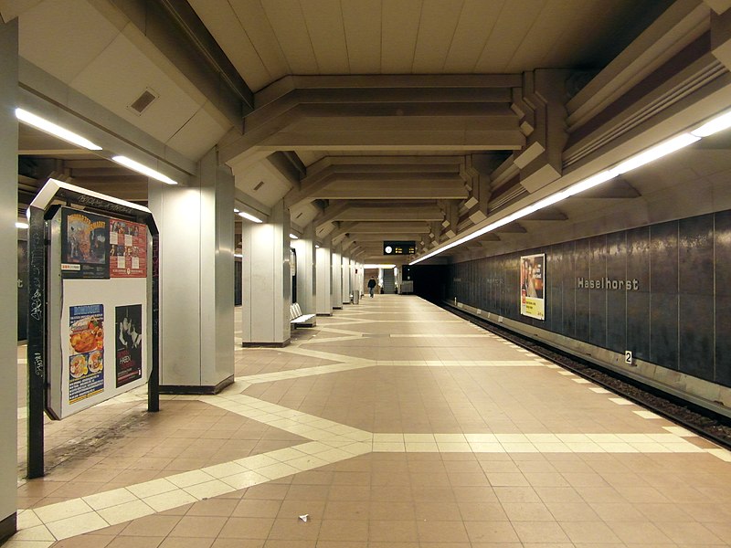 File:Berlin - U-Bahnhof Haselhorst (8480578656).jpg