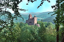 Starke Bastion: Burg Berwartstein auf der einen Seite…