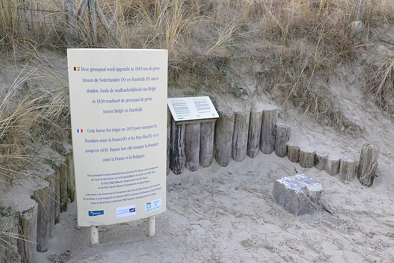 File:Borne frontière Bray-Dunes.jpg