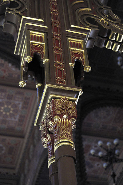 File:Budapest Große Synagoge Säule 743.jpg