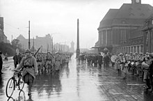 The last French troops leave Dortmund in October 1924 Bundesarchiv Bild 102-00772, Dortmund, Letzte Franzosen verlassen die Stadt.jpg