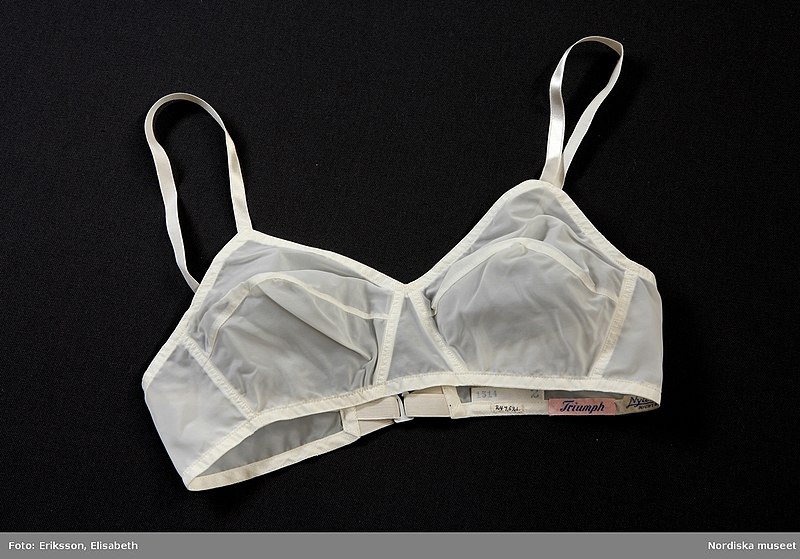 File:Bysthållare för kvinna av vitt nylon-perlon - Nordiska museet - NM.0247621.jpg