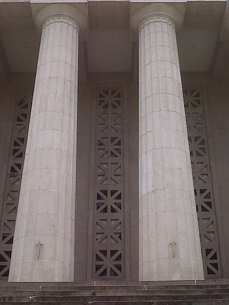 File:COLUMNAS DE LA FACULTAD DE INGENIERIA.jpg