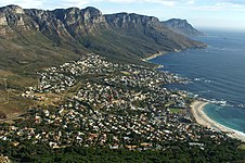 Pláž Camps Bay v Kapském Městě.