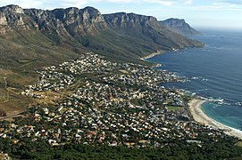 Praia de Camps Bay, na Cidade do Cabo.