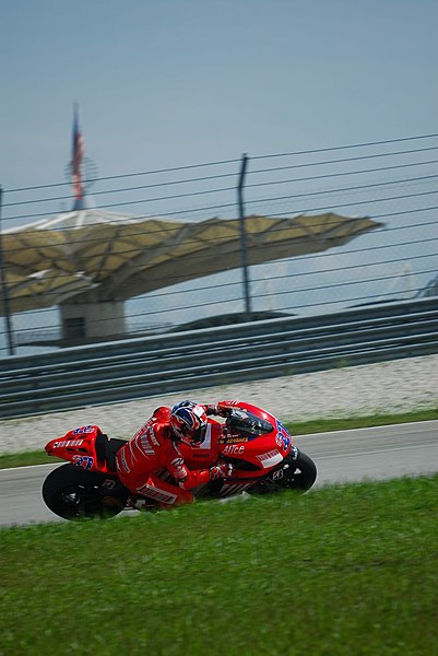 File:Casey Stoner Sepang 2007.jpg