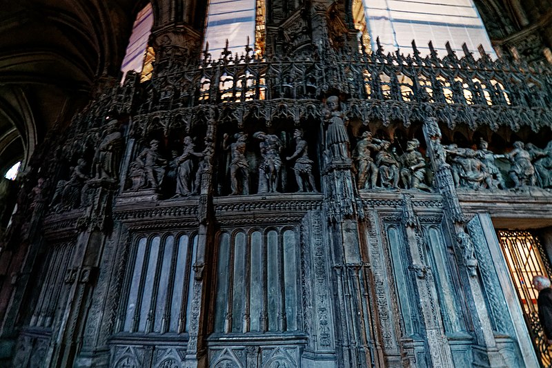 File:Chartres - Cathédrale Notre-Dame de Chartres 1193-1250 - Ambulatory North of the Choir - View on La clôture du chœur (Choir Screen) 40 groups, 200 statues, beginning 16th century, Jehan de Beauce - Renaissance II.jpg