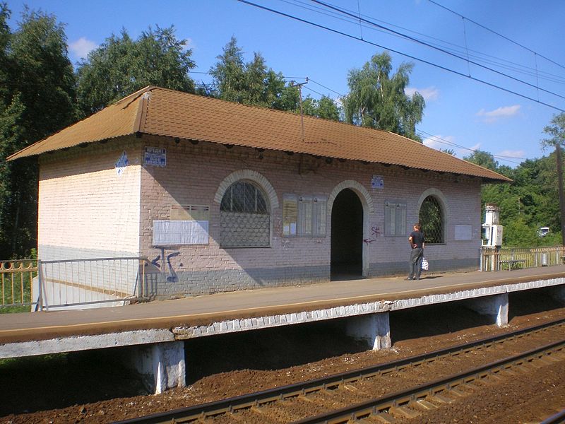 File:Chernoye building of north platform.jpg