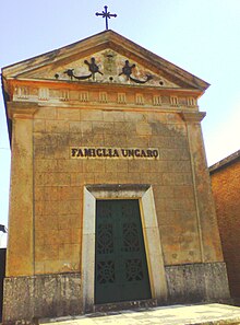 La cappella cimiteriale della famiglia Ungaro dove dal 1895 al 1910 furono conservati i resti del vescovo Luigi Sodo.