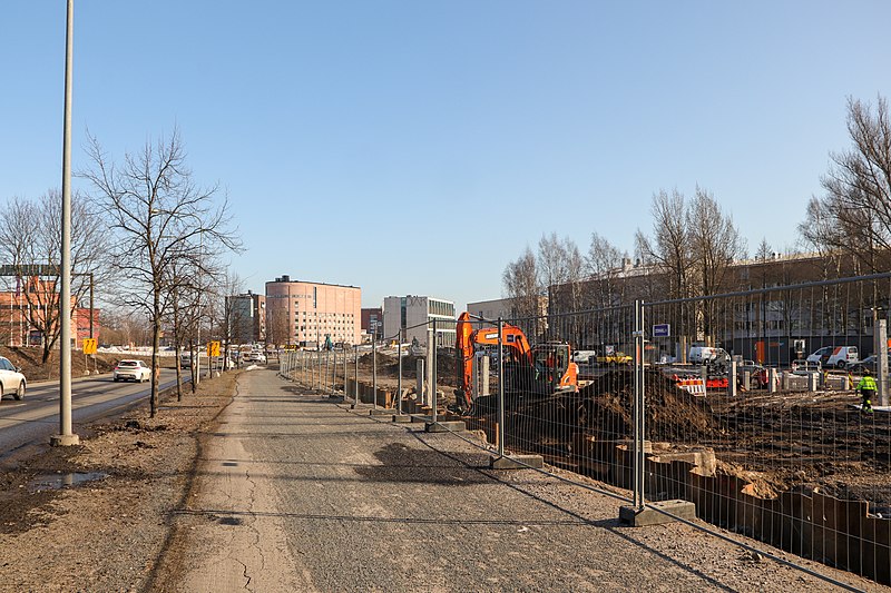 File:Construction of Kalasatama–Pasila tram line in Hermanninmäki, Helsinki, Finland, 2022 March (1).jpg