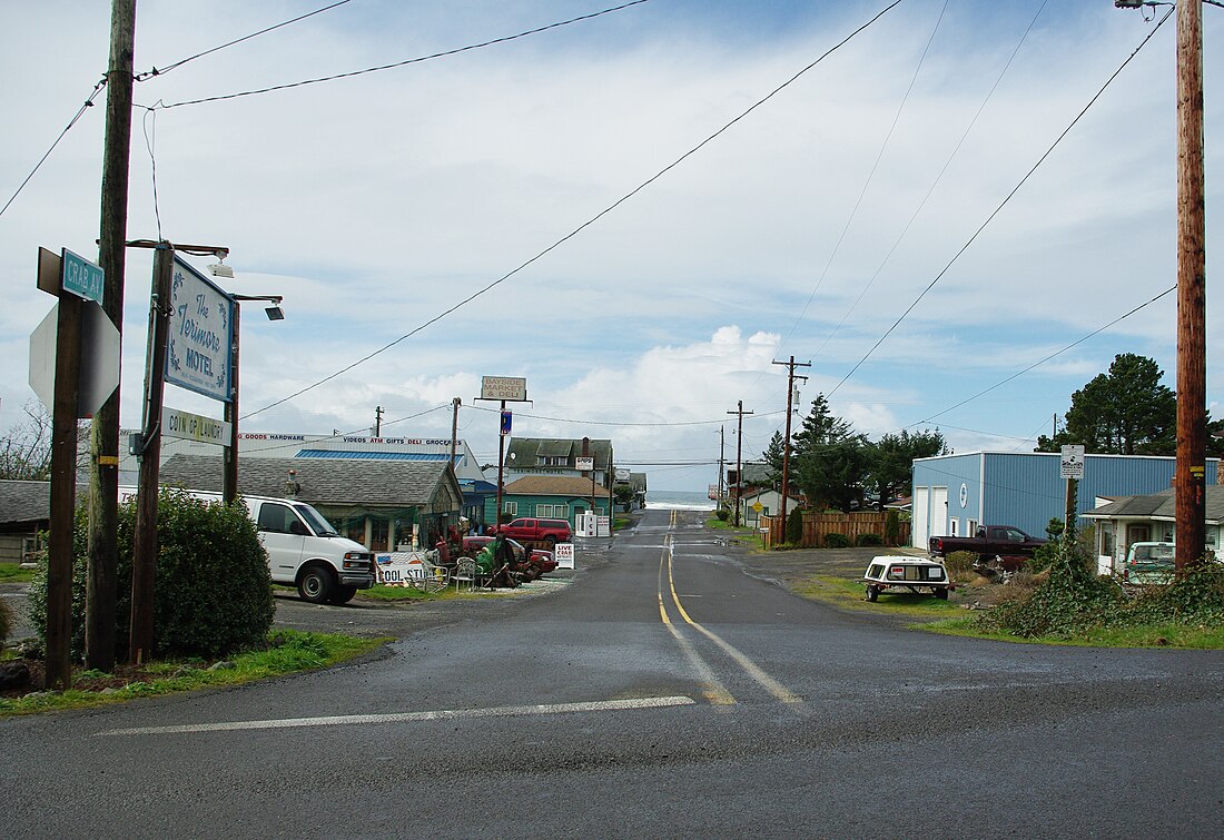 File:Crab Avenue - Netarts, Oregon.JPG