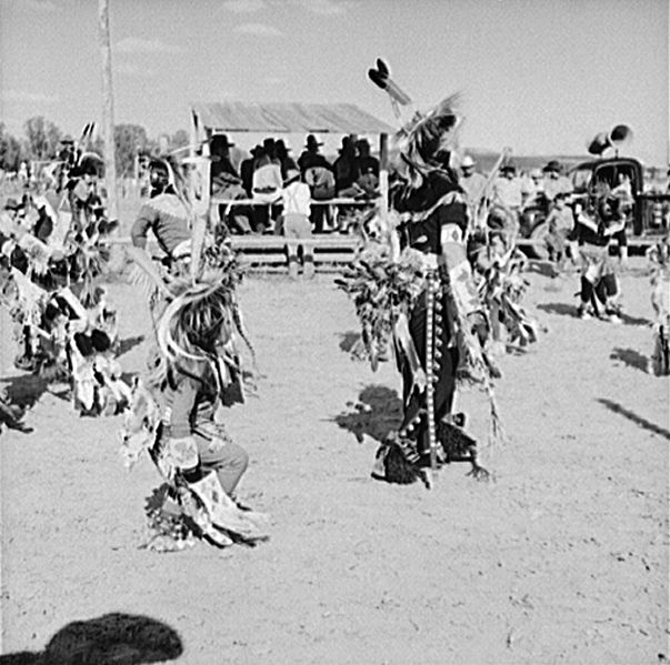 File:Crowdance.jpg