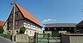 Wohnstallhaus, Scheune und Wasserstube eines Dreiseithofes