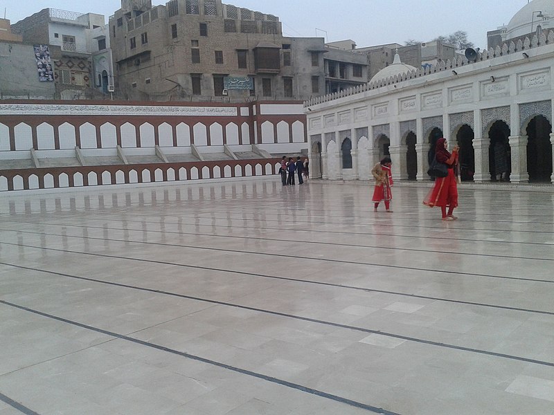 File:Darbar Hazrat Baba Farid ud Deen Ganj Shakar Rahmatullah Alaih - panoramio (1).jpg