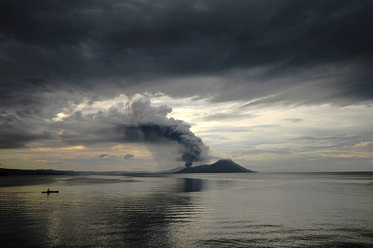 Извержение вулкана Тавурвур, Папуа — Новая Гвинея
