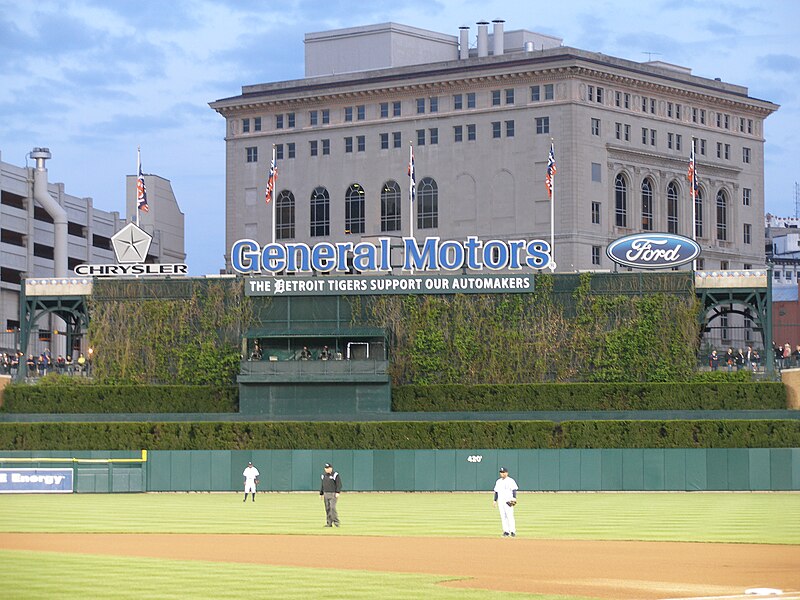 File:Detroit 3 Automakers Homerun Fountain at Comerica Park 2009.JPG