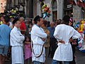 Tre devoti durante la festa estiva di sant'Agata, Catania, 17 agosto 2005