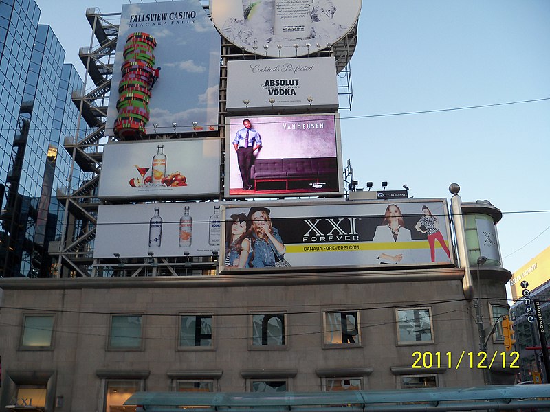 File:Dundas Street and Yonge Street - panoramio (13).jpg