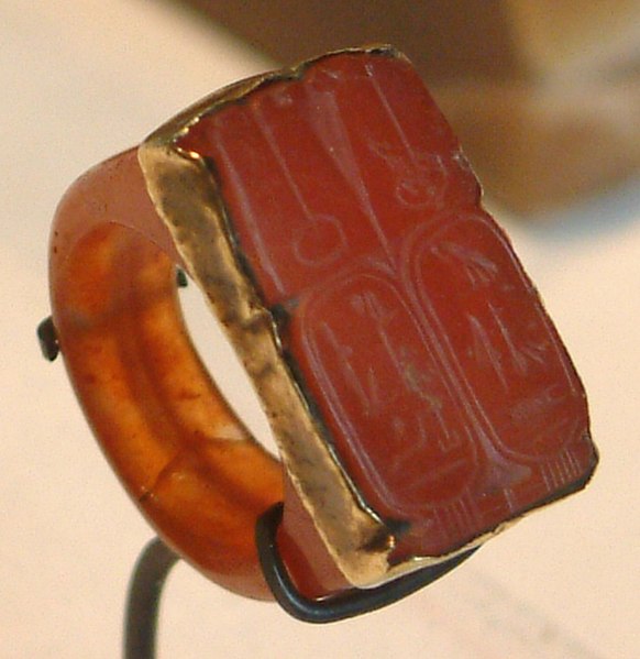 File:Egypte louvre 126 bague.jpg