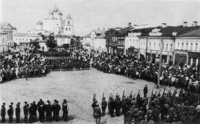 Pskov.png'de Estonya ordusu geçit töreni