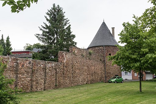 Euskirchen, Stadtbefestigung, Stadtmauer am Kahlenturm-20160607-003