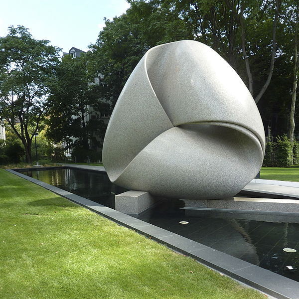 File:FFM Sculpture Kontinuitaet 2012 Max Bill 1986 6.jpg