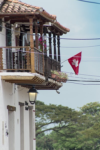 File:Fachadas y Banderas en Mompox por Yao Murillo 01.2018.jpg