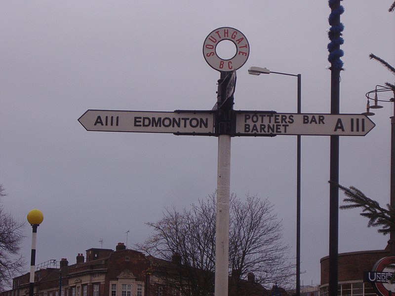 File:Fingerpost on Southgate roundabout - geograph.org.uk - 2273815.jpg