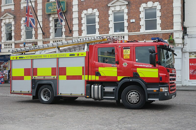 File:Fire engine - geograph.org.uk - 4705111.jpg