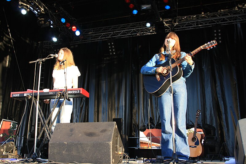 File:First Aid Kit - Folklore Wiesbaden - 2009-08-30 08.jpg