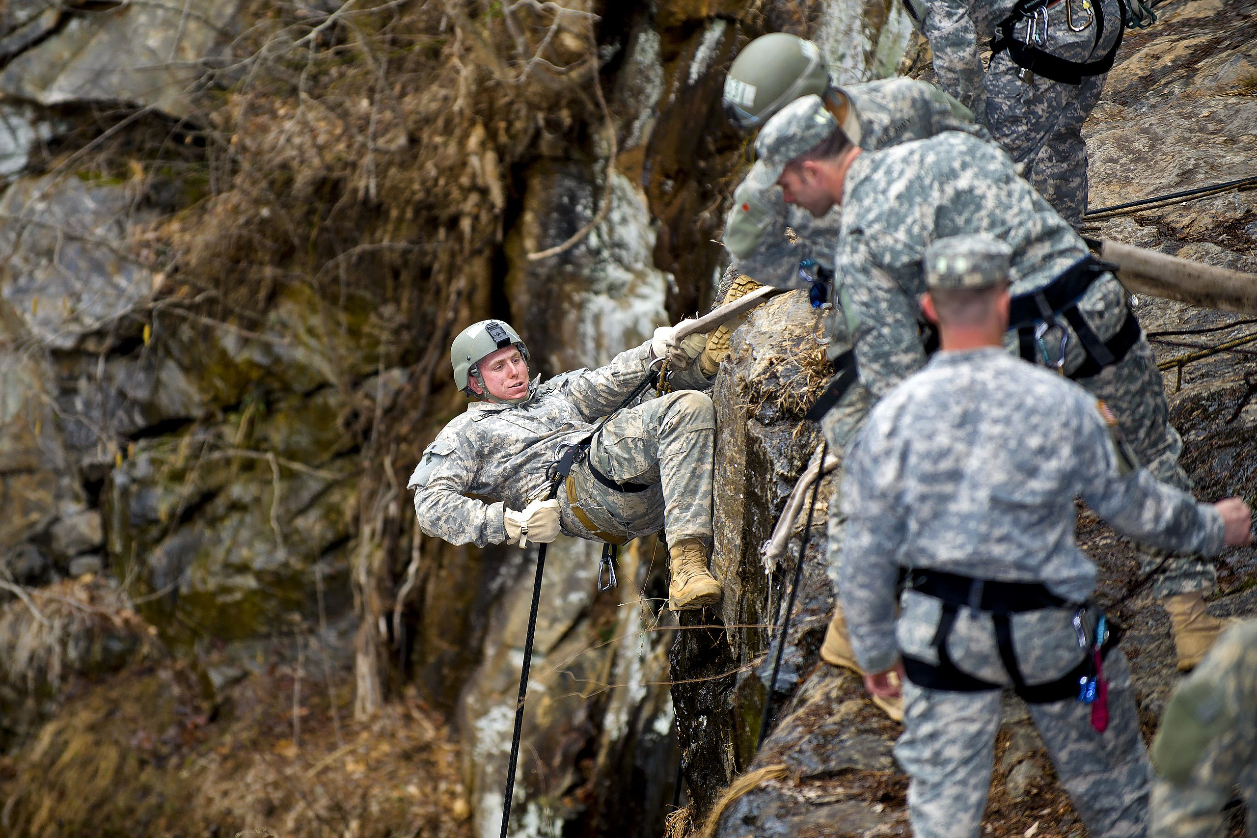 File:Flickr - The U.S. Army - Ranger rappel.jpg - Wikipedia