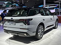 Ford_Edge_L_002