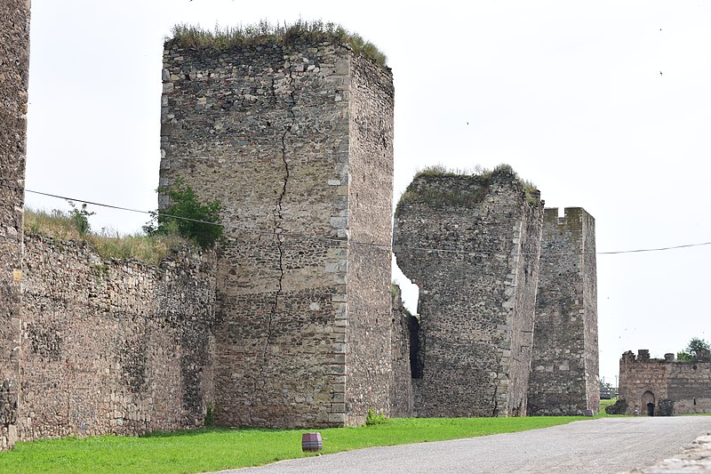 File:Fortress Smederevo 01.jpg