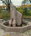 Polski: Fontanna z herbem Gdańska na terenie Państwowych Szkół Budownictwa, Gdańsku-Wrzeszcz English: Fountain with the COA of Gdańsk on the ground of State-Schools of Construction in Gdańsk