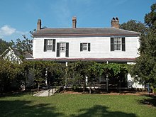 The main house of the Hofwyl-Broadfield Plantation GA Brunswick Hofwyl-Broadfield Plantation01.jpg
