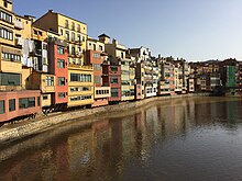 Maisons en bordure du fleuve en 2020.