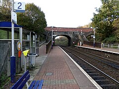 Gilshochill stasiun kereta api, platform melihat tingkat menuju Maryhill, Maryhill line, Glasgow, Scotland.jpg