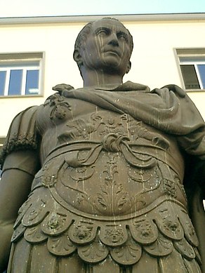 گایوس ژولیوس سزار برای اولین بار در ۵۹ق.م به کنسولی رسید.