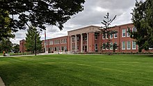 Exterior of U.S. Grant High School in Portland, Oregon (2019) Granthighschoolportland.jpg