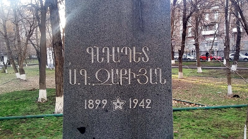 File:Grave of Simon Zakiyan, Yerevan 04.jpg