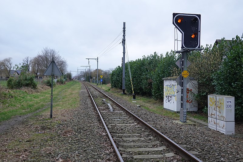 File:Grens bij station Hamont 2022 1.jpg