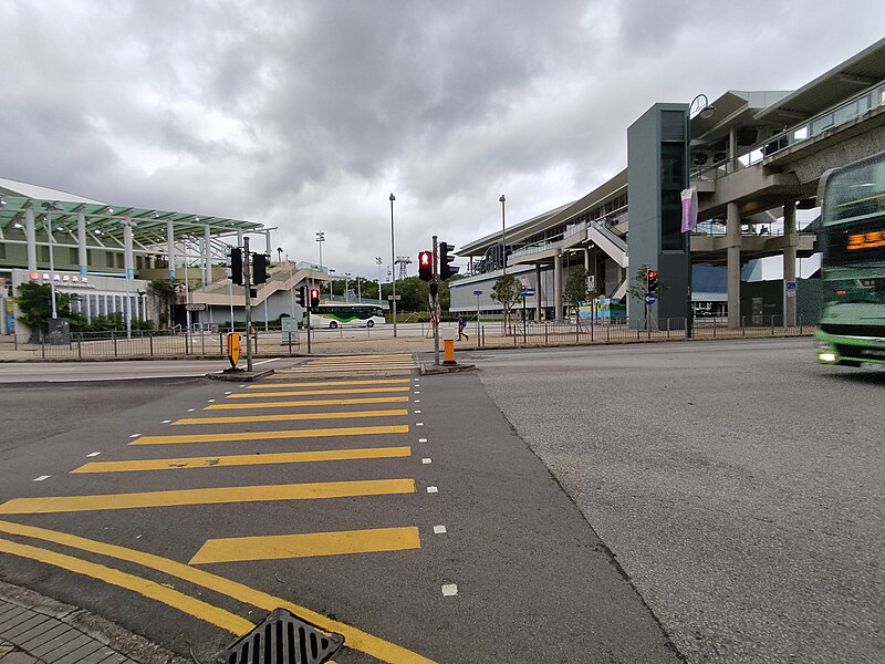 File:HK 東涌 Tung Chung 達東路 Tat Tung Road 東涌站 昂坪360 Tung Chung Cable Car Terminus 美東街 Mei Tung Street March 2022 Px3 03.jpg