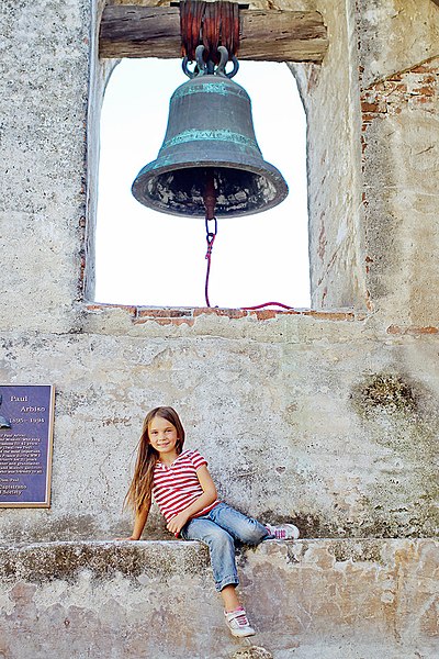 File:Hanging Below The Bell (58424432).jpeg