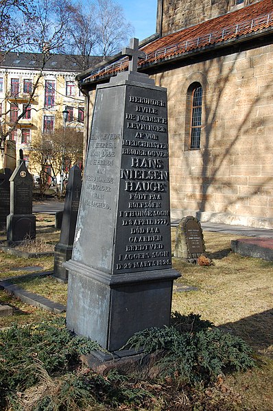 File:Hans Nielsen Hauge, gravminne på Gamle Aker kirkegård, Oslo, DSC 3689.JPG