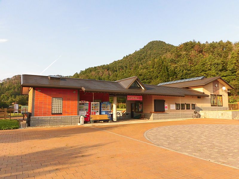 File:Higashizawa Rose Park main gate in Murayama, Yamagata.jpg